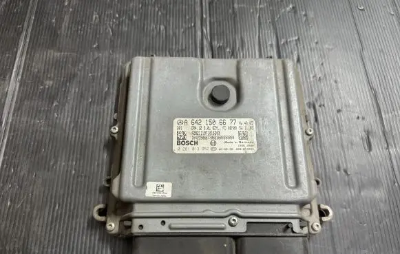 Mercedes-Benz R W251 Engine control unit/module A6421506677 0281013952