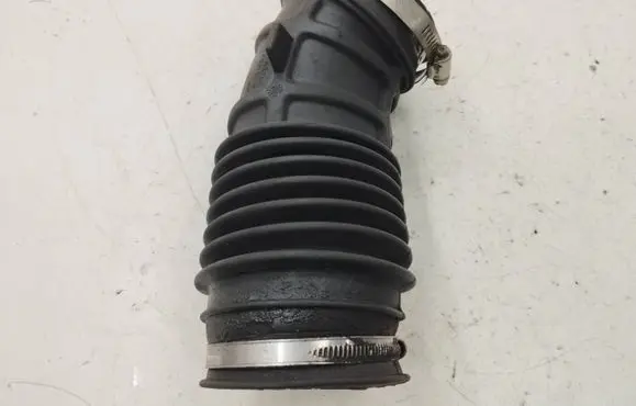 Chrysler 300 - 300C Air intake hose/pipe 0210490A