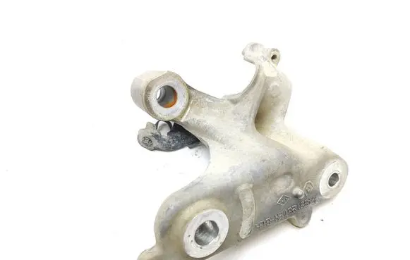 Engine mounting bracket