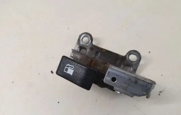 Subaru Outback Fuel tank opening switch 