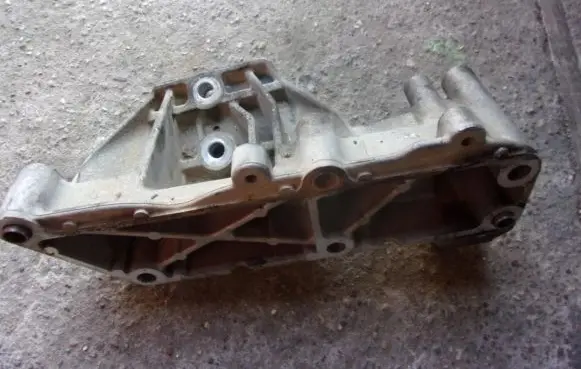 Iveco Daily 4th gen Engine mounting bracket 504386159
