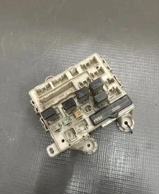 Toyota Previa (XR30, XR40) II Fuse module