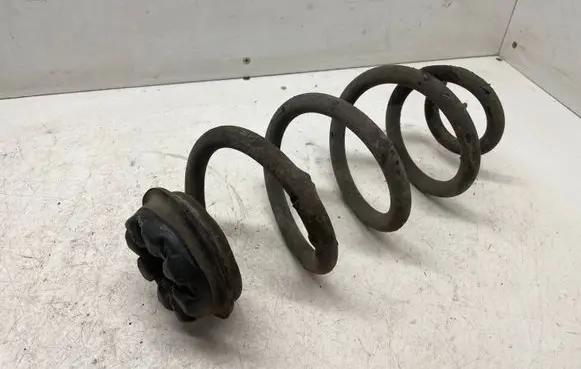 Nissan X-Trail T32 Rear coil spring