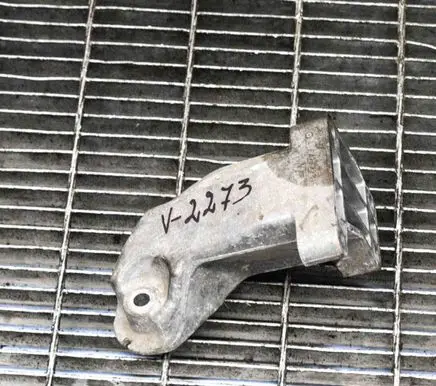 Mercedes-Benz E W212 Engine mounting bracket A6422235404