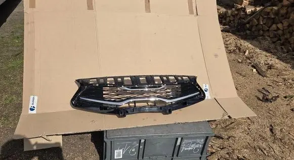 KIA Ceed Front bumper upper radiator grill 86351J7DB0