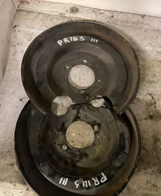 Toyota Prius (XW30) Front brake disc dust cover plate 
