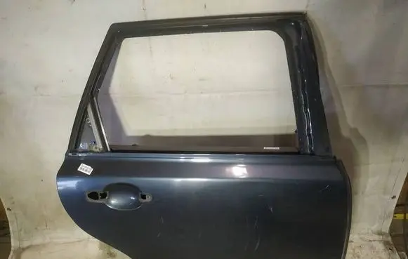 Volvo V50 Rear door melynos