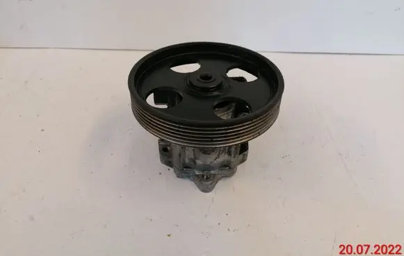 Peugeot 406 Power steering pump mounting bracket 