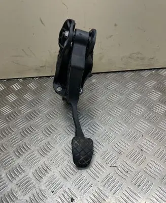 Volkswagen Jetta VI Clutch pedal 1K2721059