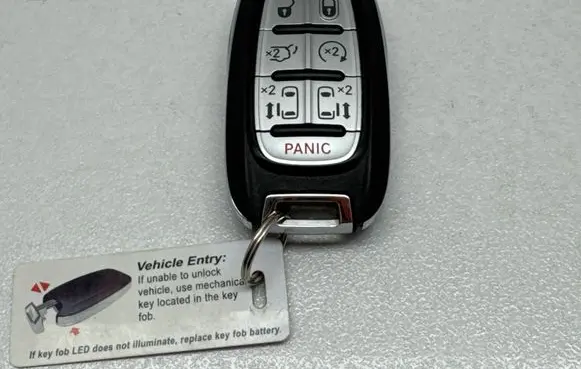 Chrysler Pacifica Ignition key/card 68217832AC E51833E1