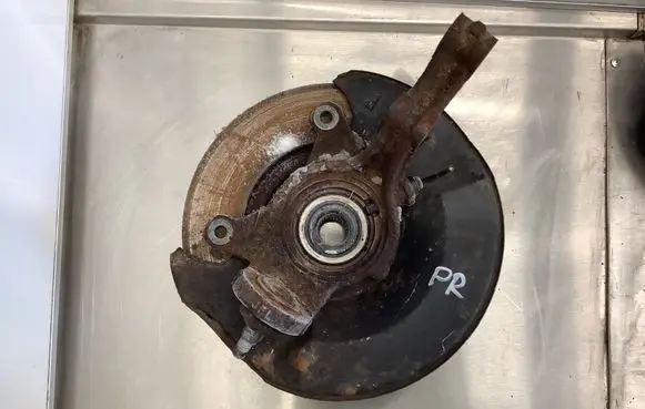 Honda FR-V Front wheel hub 