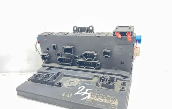 Mercedes-Benz Vito Viano W639 Fuse module 6399000800