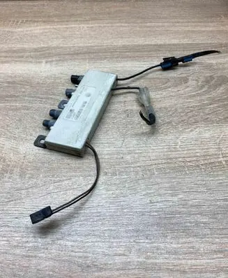 BMW 7 E38 Aerial antenna amplifier 8378090
