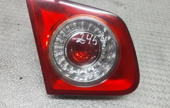 Volkswagen Jetta V Tailgate rear/tail lights 1K5945093