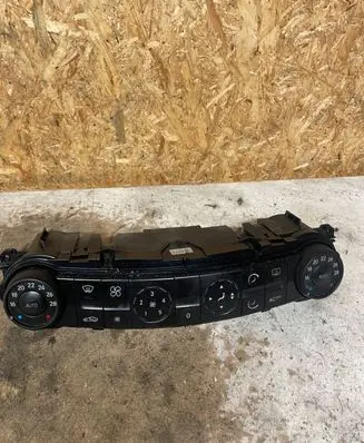 Mercedes-Benz E W211 Climate control unit 2118300085 00101803