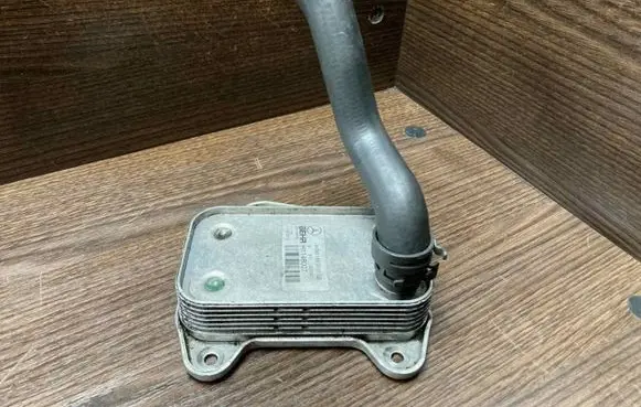 Volkswagen Transporter - Caravelle T5 Engine oil radiator A6461880301