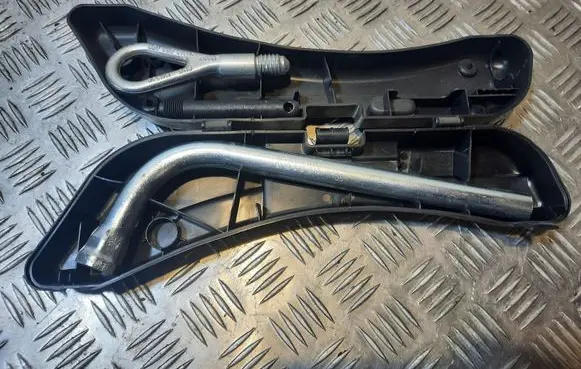 Audi A4 S4 B8 8K Tool box 8E0012111A