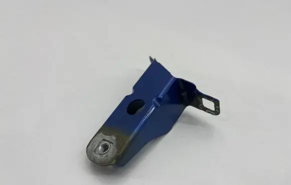 BMW 4 F32 F33 Fender mounting bracket