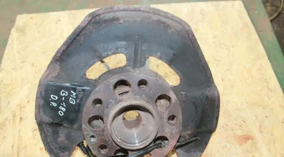 Mercedes-Benz B W245 Front wheel hub