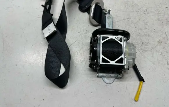Mazda 2 Front seatbelt 1031216