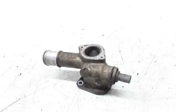 Volkswagen PASSAT B5.5 Engine coolant pipe/hose 038121133J