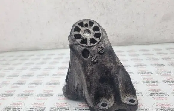 Volkswagen Touareg I Engine mounting bracket 7L6199307A