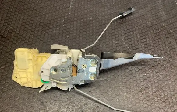 Honda CR-V Rear door lock 051115