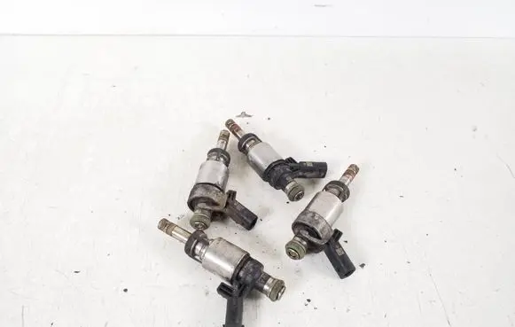 Audi A4 S4 B8 8K Fuel injector 06H906036P