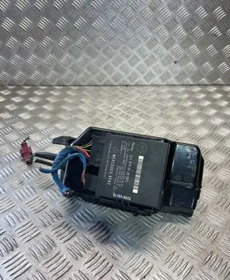 Mercedes-Benz E W211 Tailgate hydraulic pump motor 2118000848 2118708626 A2118000065