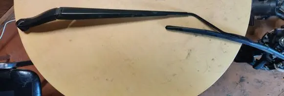 Chevrolet Malibu Front wiper blade arm