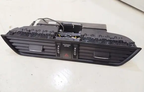 Skoda Superb B8 (3V) Dash center air vent grill 3V0820951B