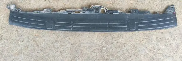 Rear bumper trim bar molding