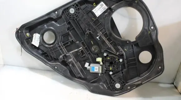 KIA Ceed Rear window lifting mechanism without motor