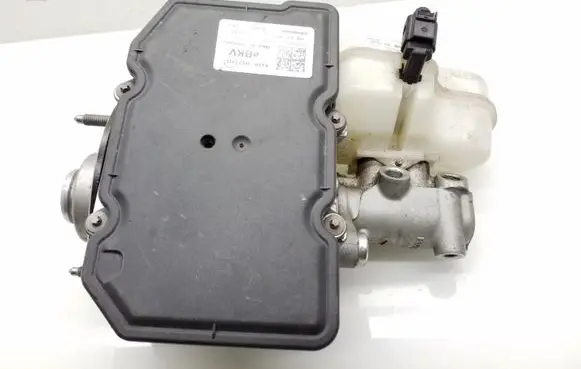 Volkswagen Golf VII Brake booster 5QE614105C 5QE611301