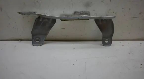 Mercedes-Benz E W211 Fender mounting bracket