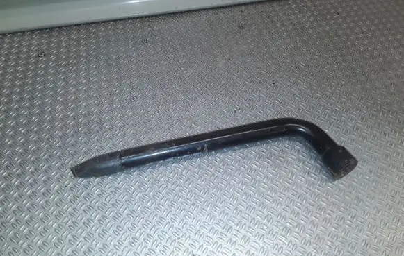 Ford Focus Wheel nut wrench 