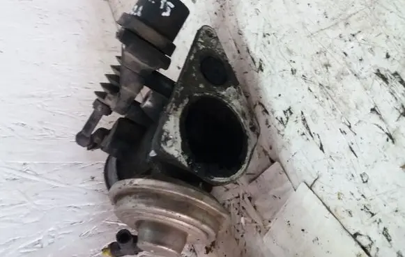 Mercedes-Benz E W210 EGR valve