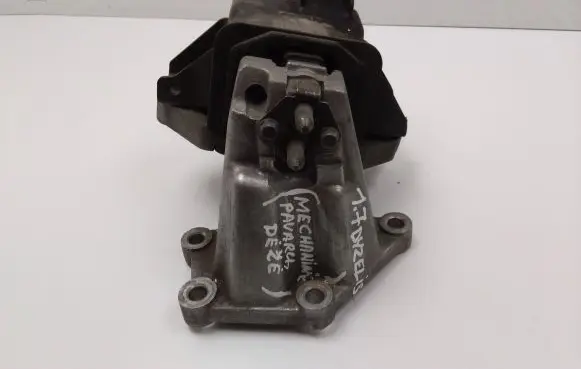 Hyundai Tucson TL Engine mount bracket