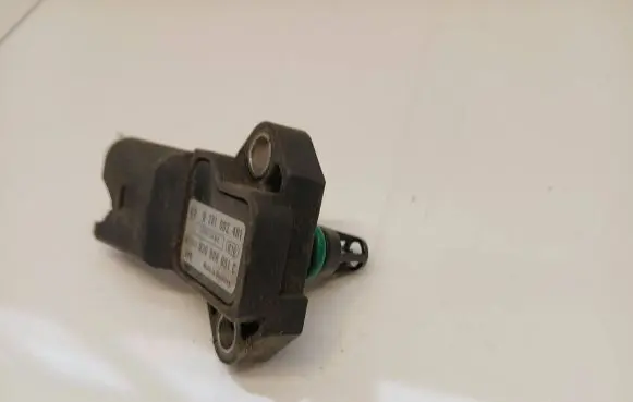 Skoda Octavia Mk2 (1Z) Air pressure sensor 038906051C 0281002401