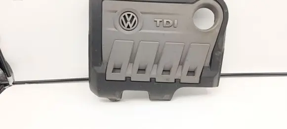 Volkswagen PASSAT B7 Engine cover (trim) 06200288