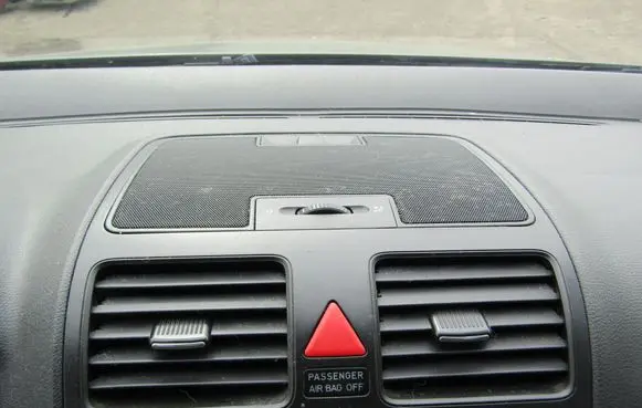 Volkswagen Golf IV Dash center air vent grill 