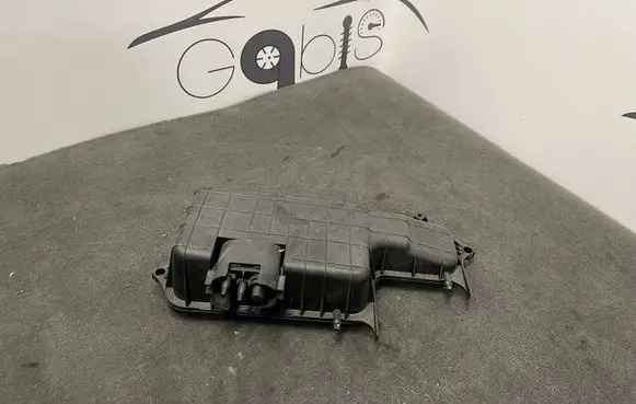 Vacuum air tank