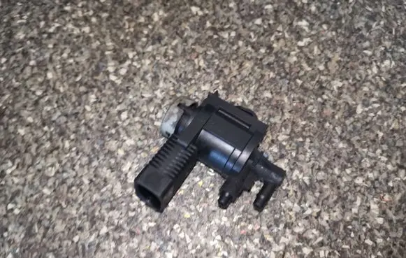 Audi A4 S4 B6 8E 8H Turbo solenoid valve 1J0906283C