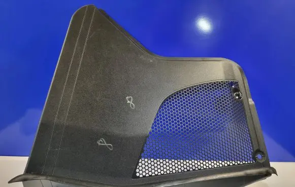 Mercedes-Benz CLS C257 Wiper trim A2138300400