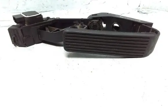 Mercedes-Benz CLS C219 Accelerator throttle pedal A2113000504