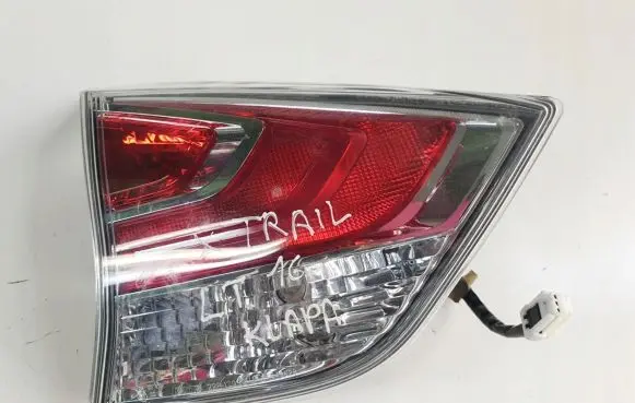 Nissan X-Trail T32 Tailgate rear/tail lights
