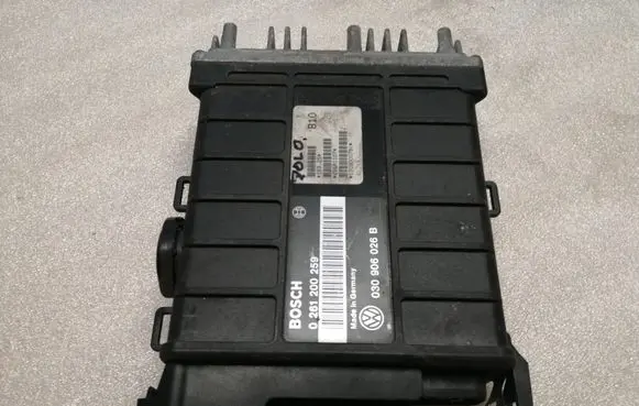 Volkswagen PASSAT B3 Engine control unit/module 030906026B 0261200259