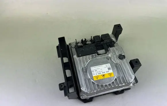 Volkswagen Golf VIII Voltage converter inverter 5WA959663A