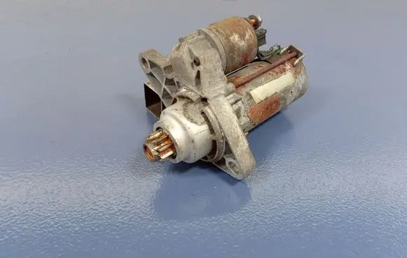Volkswagen Polo IV 9N3 Starter motor