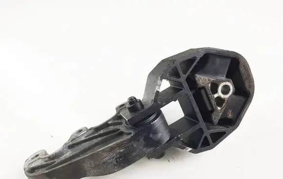 Engine mount vacuum valve